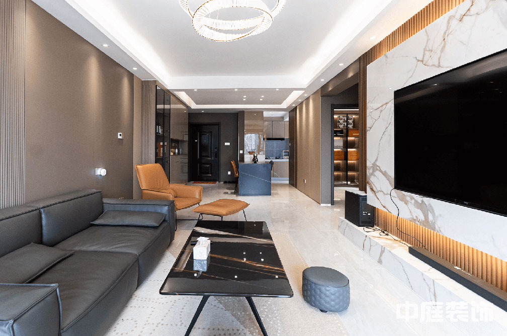 黃有斌：翡翠時(shí)光&mdash;&mdash;精工、材質(zhì)打造現(xiàn)代新輕奢生活