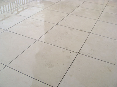 裝修百科解答 客廳地磚要不要留縫？